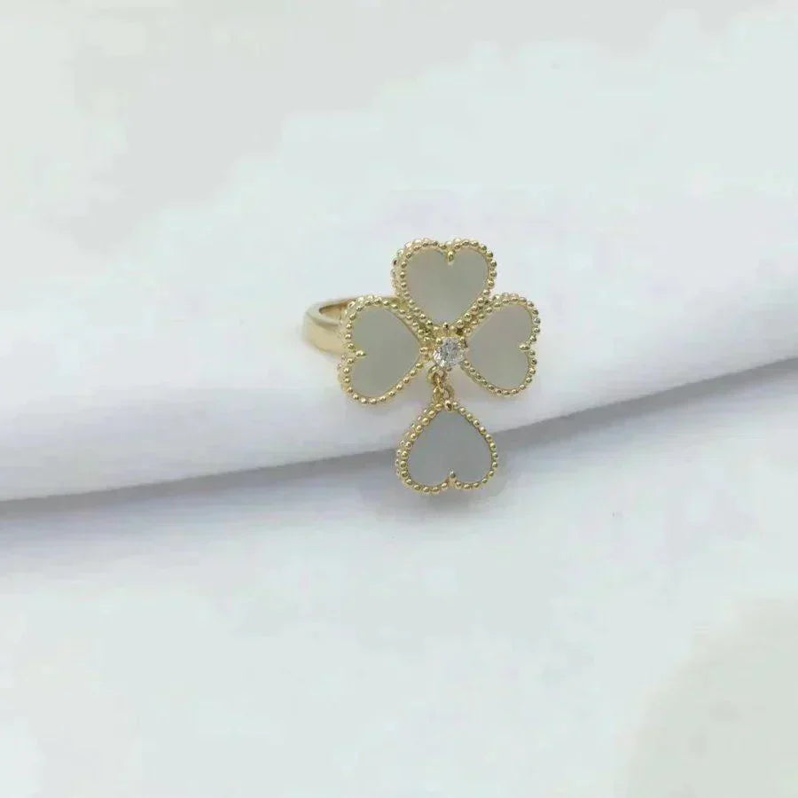 ¡®Aura Jewels¡¯SWEET CLOVER WHITE MOP RING