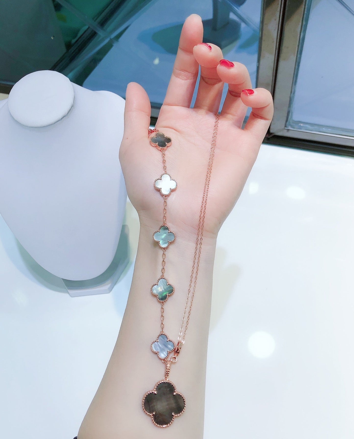 ¡®Aura Jewels¡¯COMBINED BRACELET 5 MOTIFS AND NECKLACE DARK MOP ROSE GOLD