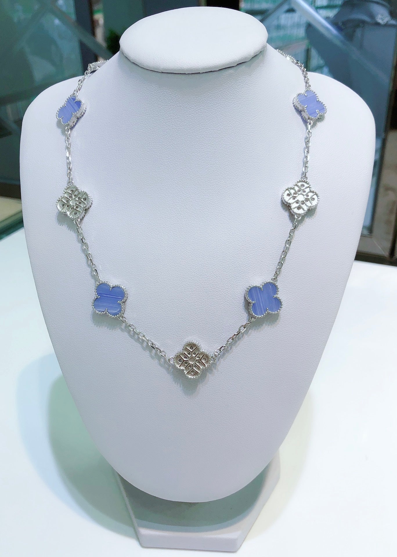 ¡®Aura Jewels¡¯CLOVER 10 MOTIFS CHALCEDONY DIAMONDS SILVER NECKLACE