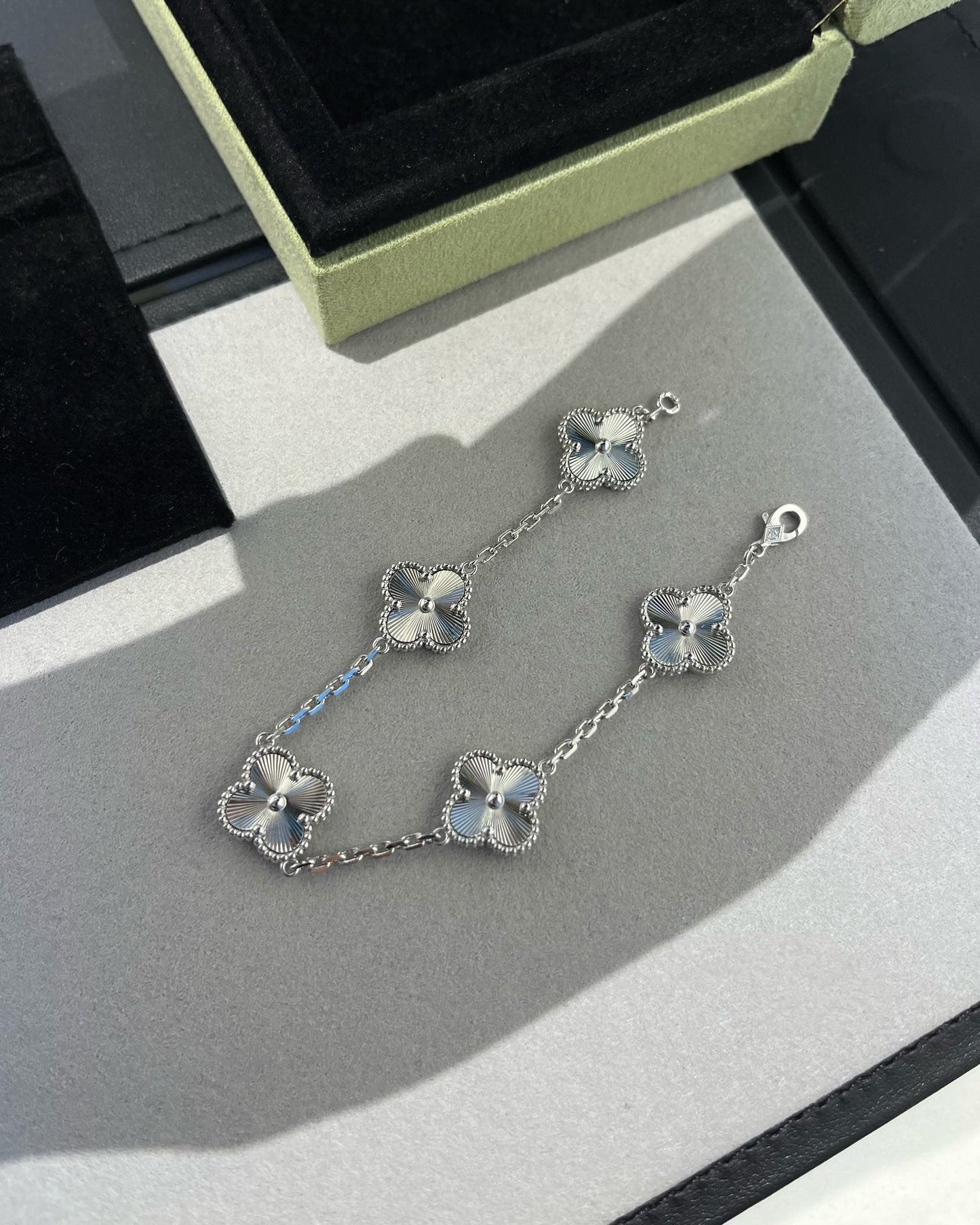 [Aura Jewels]New  CLOVER 5 MOTIF LASER BRACELET COLLECTION